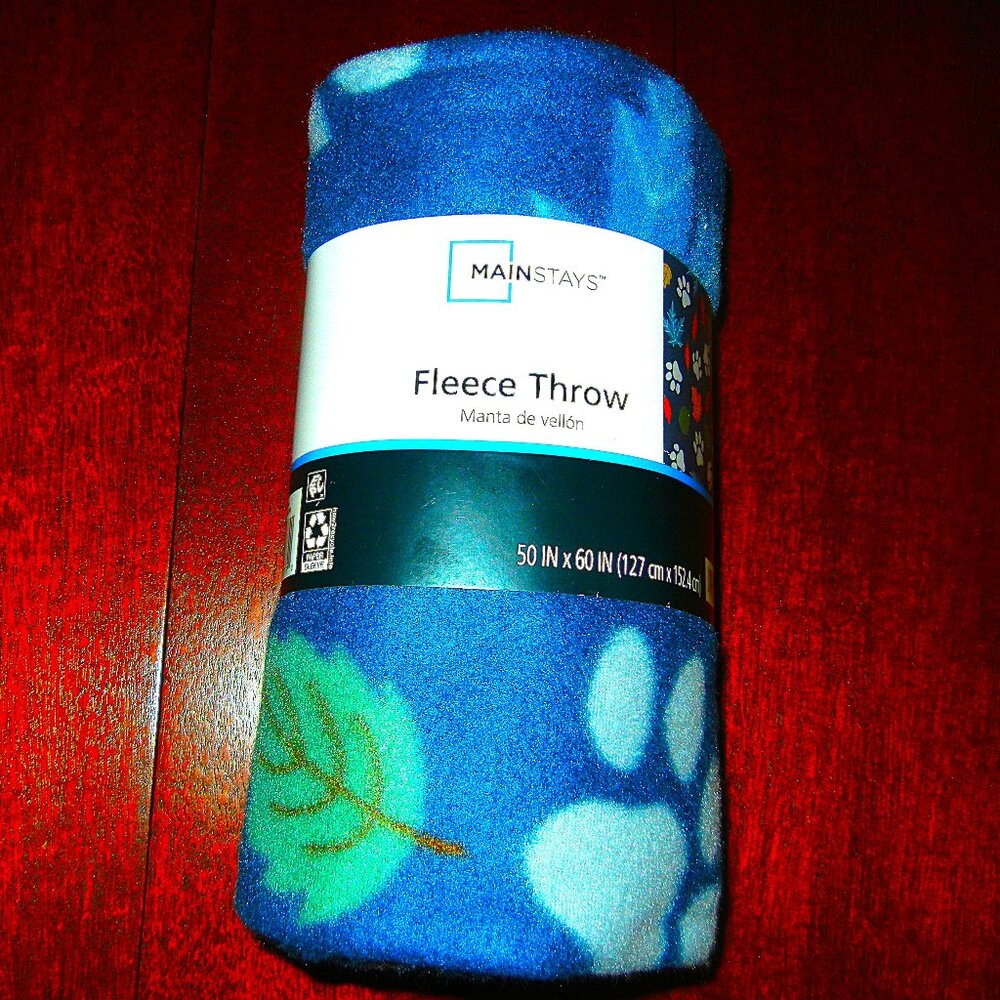 NEW Mainstays Fleece Throw Blanket 50x 60 in  DOG PAW / LEAVES BLUE